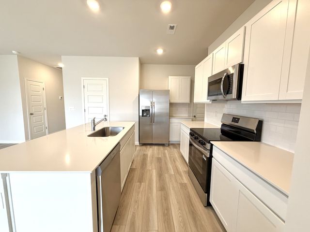 919 Moray Ln, Clarksville, TN 37043