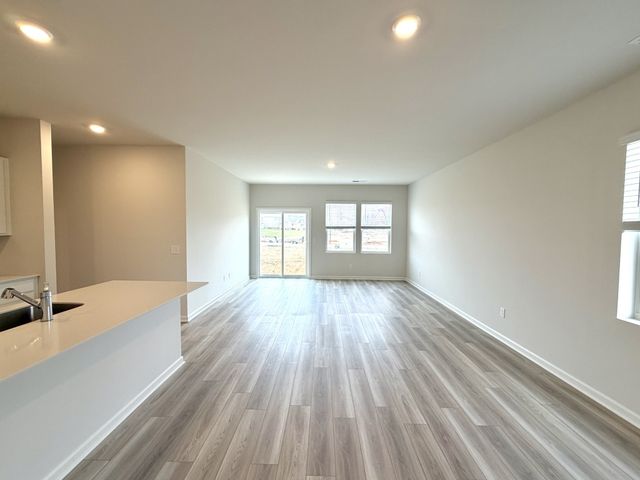 919 Moray Ln, Clarksville, TN 37043