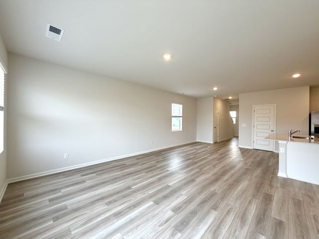 919 Moray Ln, Clarksville, TN 37043