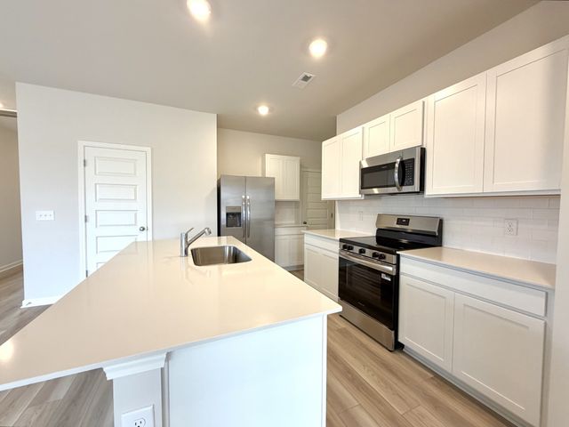 919 Moray Ln, Clarksville, TN 37043