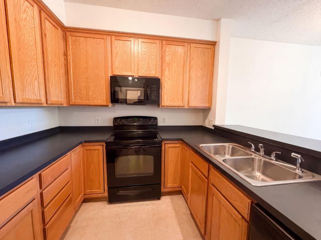 7231 Jewel Lane N 702, Maple Grove, MN 55311