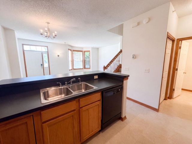7231 Jewel Lane N 702, Maple Grove, MN 55311