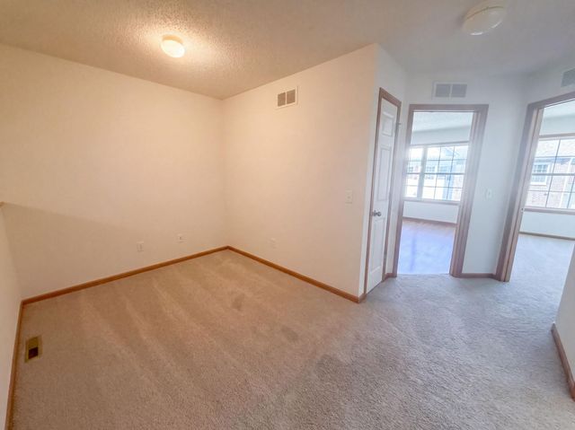 7231 Jewel Lane N 702, Maple Grove, MN 55311