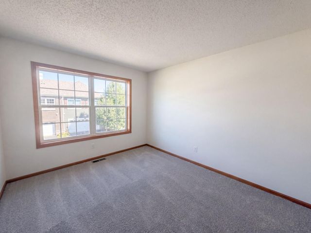 7231 Jewel Lane N 702, Maple Grove, MN 55311