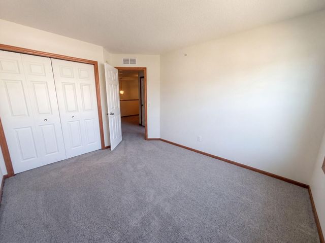 7231 Jewel Lane N 702, Maple Grove, MN 55311