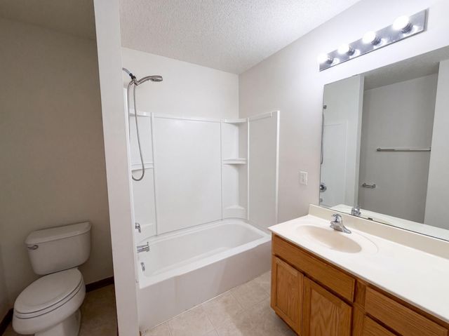 7231 Jewel Lane N 702, Maple Grove, MN 55311