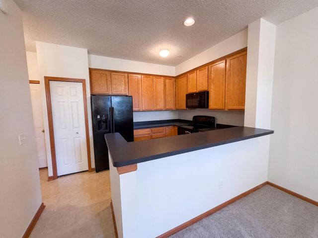 7231 Jewel Lane N 702, Maple Grove, MN 55311