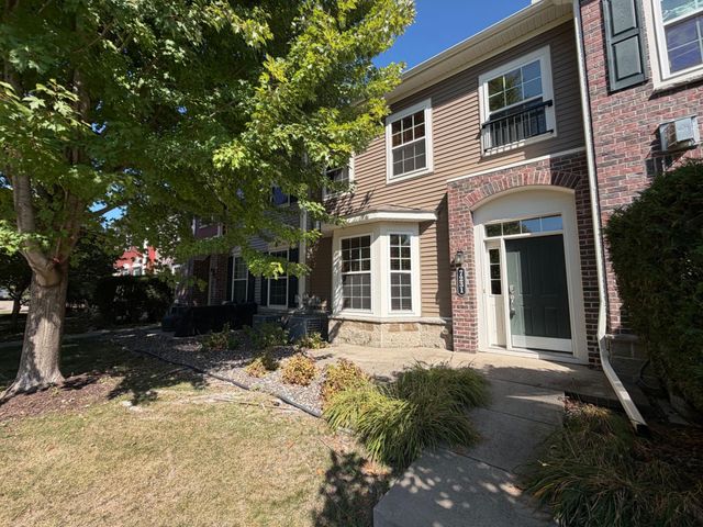 7231 Jewel Lane N 702, Maple Grove, MN 55311