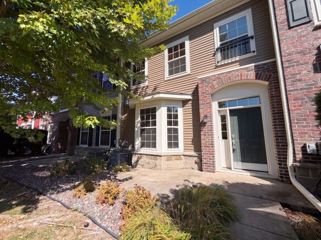 7231 Jewel Lane N 702, Maple Grove, MN 55311
