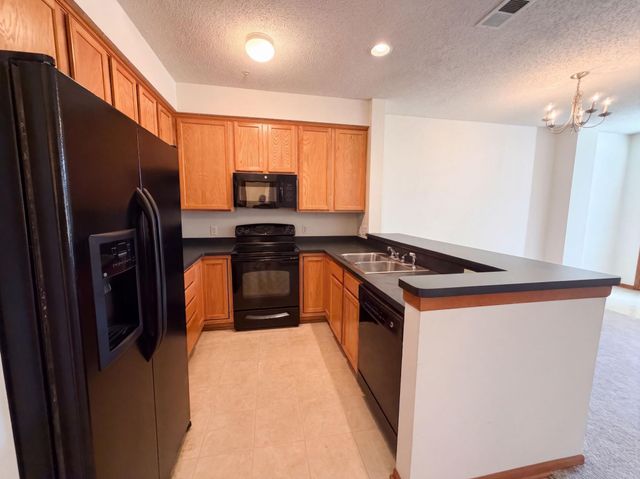 7231 Jewel Lane N 702, Maple Grove, MN 55311