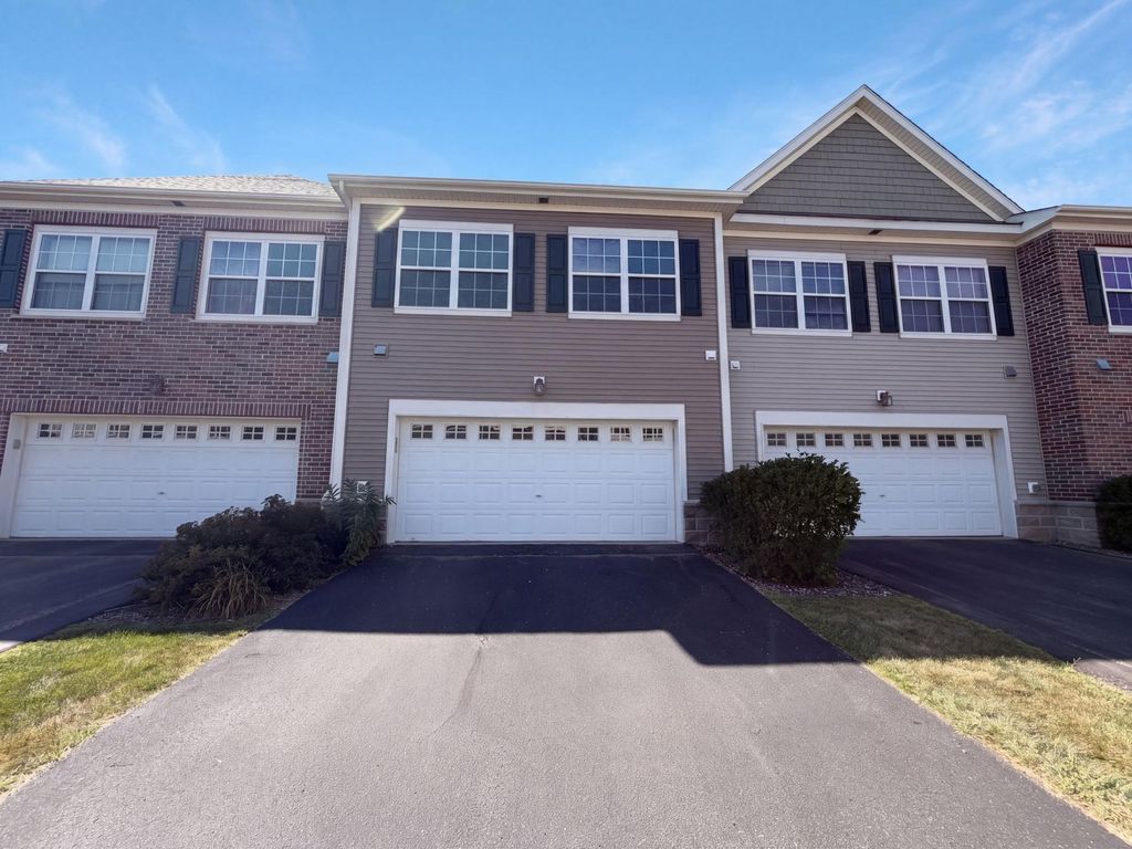 7231 Jewel Lane N 702, Maple Grove, MN 55311