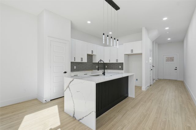 4215 Carpenter Avenue, Dallas, TX 75210