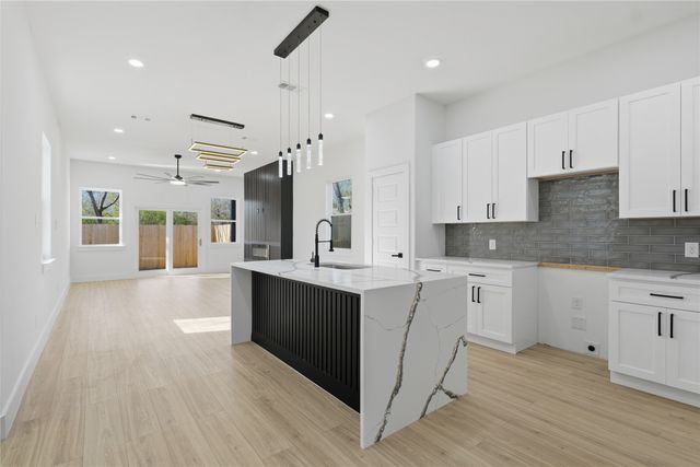 4215 Carpenter Avenue, Dallas, TX 75210