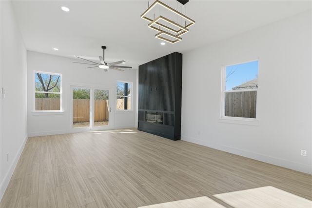 4215 Carpenter Avenue, Dallas, TX 75210