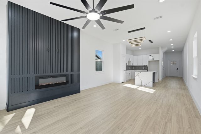 4215 Carpenter Avenue, Dallas, TX 75210