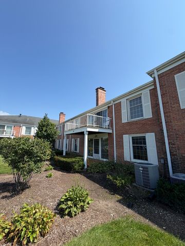 124 Carriage Way Drive 209B, Burr Ridge, IL 60527