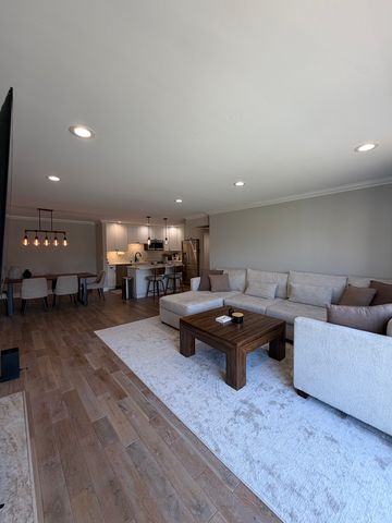 124 Carriage Way Drive 209B, Burr Ridge, IL 60527