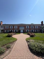 124 Carriage Way Drive 209B, Burr Ridge, IL 60527