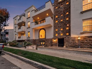 12407 Moorpark Street 104, Studio City, CA 91604