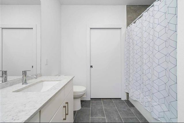 900 S 1st ST 304, Austin, TX 78704