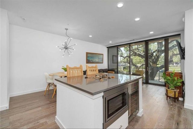 900 S 1st ST 304, Austin, TX 78704