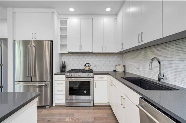 900 S 1st ST 304, Austin, TX 78704