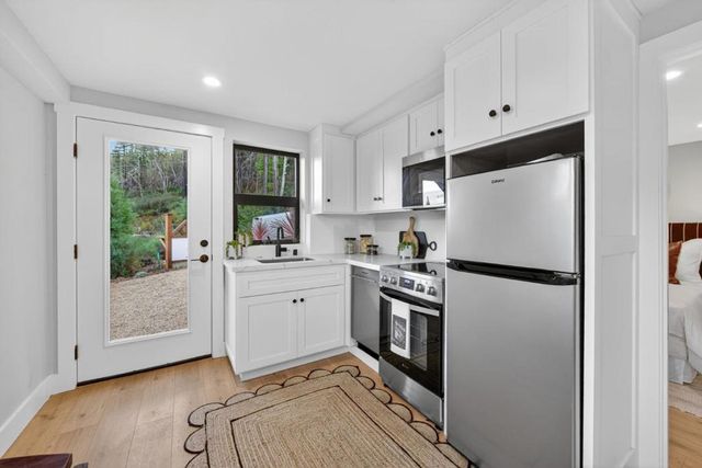 230 Fern Rock Way, Boulder Creek, CA 95006