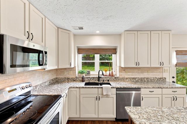 449 Amberley Drive, Lexington, KY 40515
