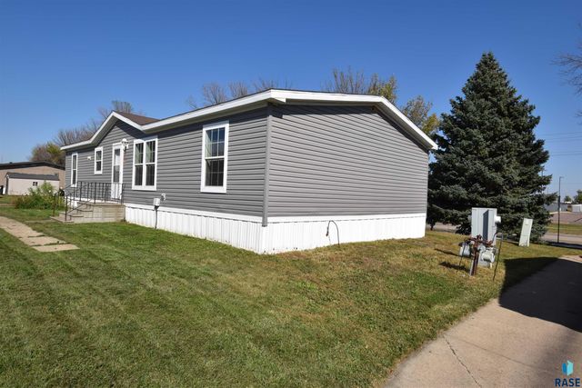 600 N Swan Pl Place, Sioux Falls, SD 57107