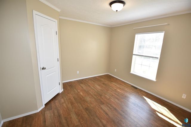 600 N Swan Pl Place, Sioux Falls, SD 57107