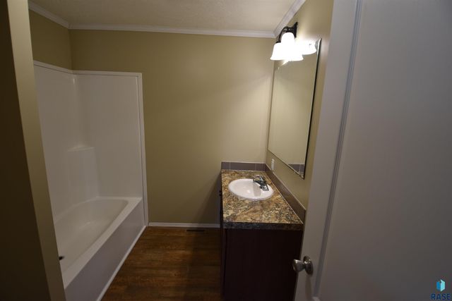 600 N Swan Pl Place, Sioux Falls, SD 57107