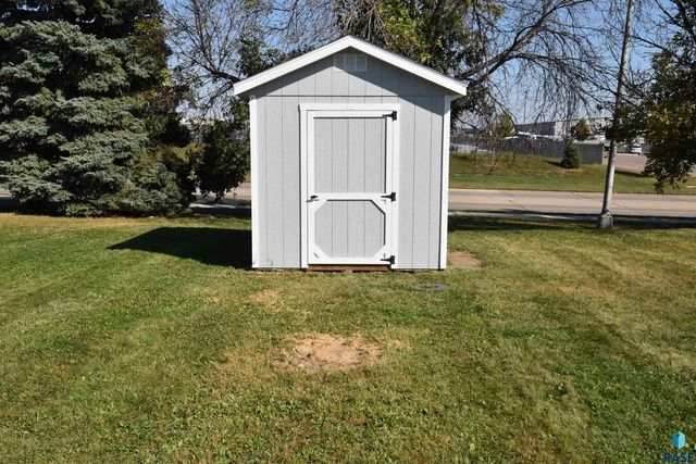 600 N Swan Pl Place, Sioux Falls, SD 57107