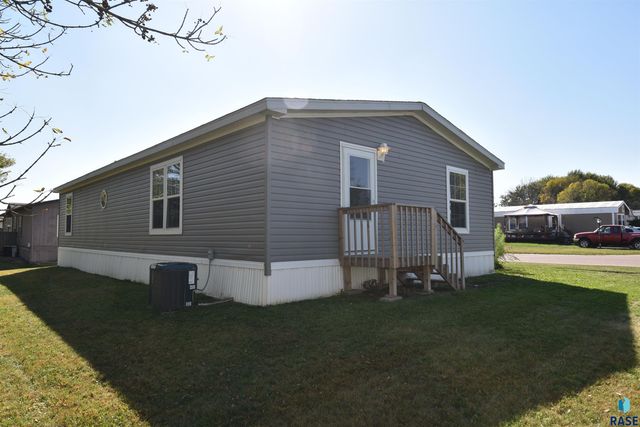 600 N Swan Pl Place, Sioux Falls, SD 57107