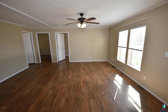 600 N Swan Pl Place, Sioux Falls, SD 57107