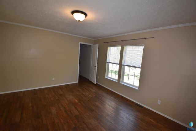 600 N Swan Pl Place, Sioux Falls, SD 57107