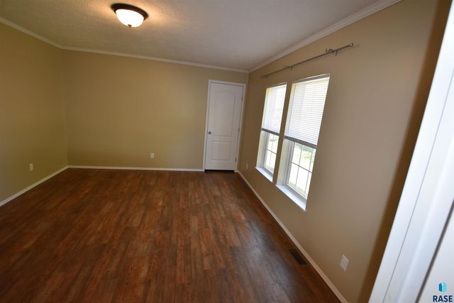 600 N Swan Pl Place, Sioux Falls, SD 57107