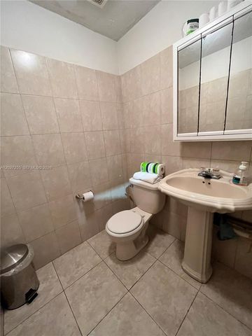 8420 NW 61st St, Miami, FL 33166
