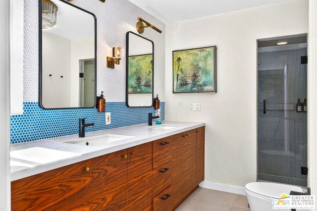 796 E Racquet Club Road, Palm Springs, CA 92262