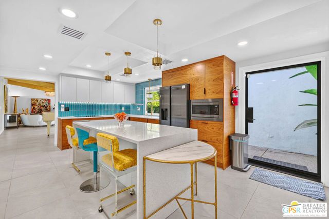 796 E Racquet Club Road, Palm Springs, CA 92262