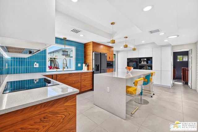 796 E Racquet Club Road, Palm Springs, CA 92262