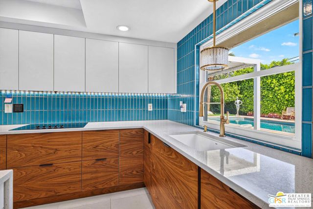 796 E Racquet Club Road, Palm Springs, CA 92262