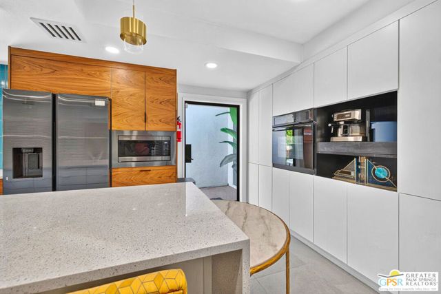 796 E Racquet Club Road, Palm Springs, CA 92262
