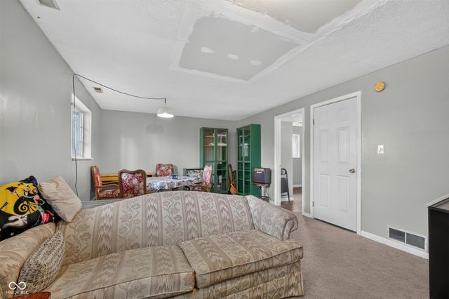1317 Chesterfield Drive, Anderson, IN 46012