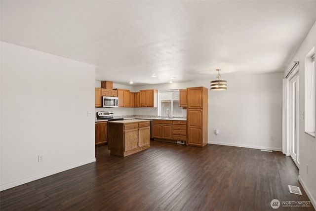 5807 S Ferdinand Street, Tacoma, WA 98409