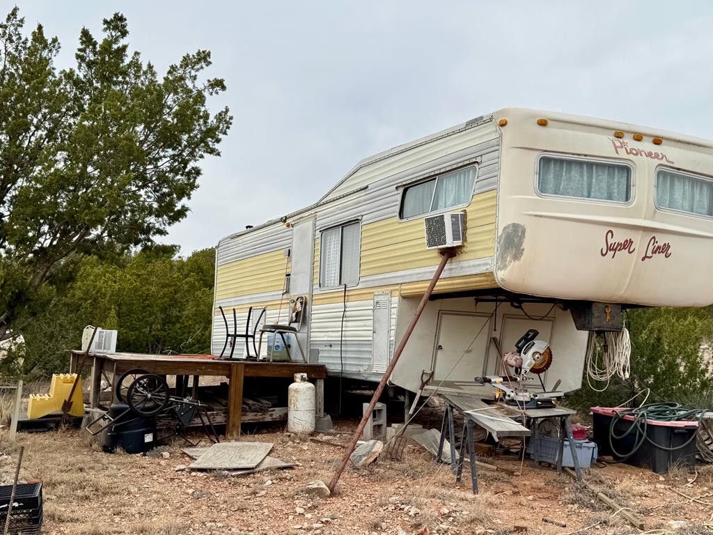 Image 16 of property listing at 537 Lone Mills Road, Robert Lee, TX 76945