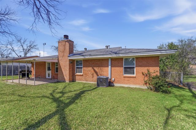 404 Childers Avenue, Benbrook, TX 76126