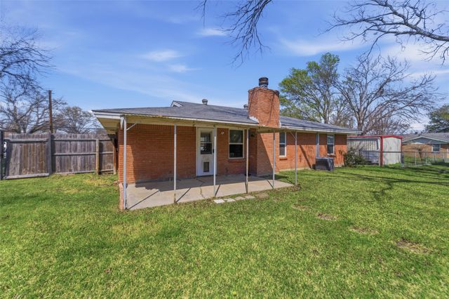 404 Childers Avenue, Benbrook, TX 76126