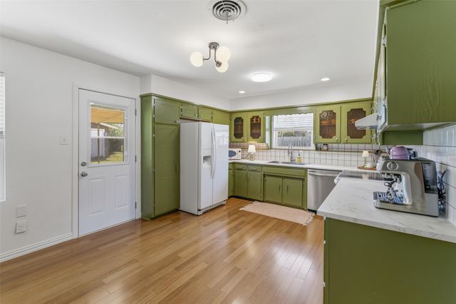 404 Childers Avenue, Benbrook, TX 76126