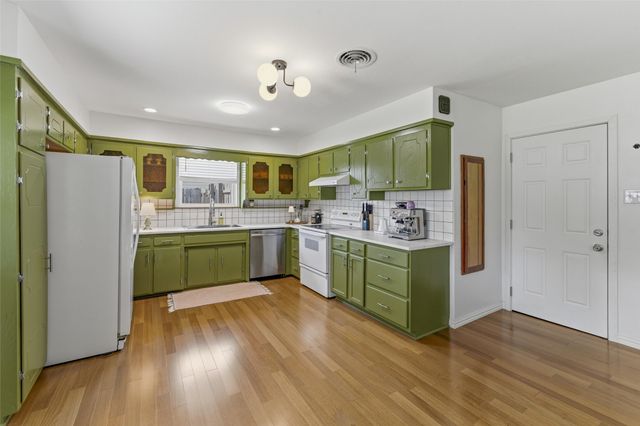 404 Childers Avenue, Benbrook, TX 76126