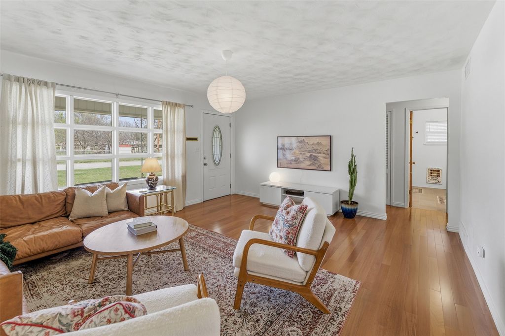 404 Childers Avenue, Benbrook, TX 76126